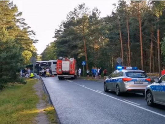 Автобус с украинцами попал в тройное ДТП в Польше: много пострадавших(видео)