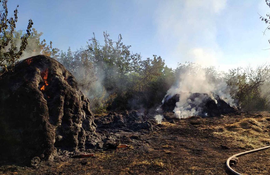 Вісті з Полтави - В Кременчуцькому районі під час пожежі в приватному господарстві згоріло 5 тонн сіна