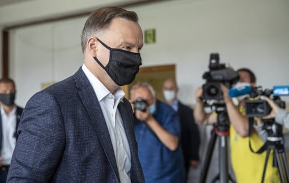 Экзитпол: на выборах президента Польши с незначимым отрывом лидирует Дуда