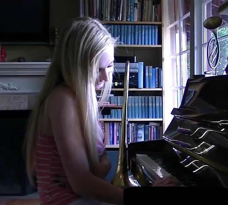 Avril Vagine Amateur Sex With Pianist Girl
